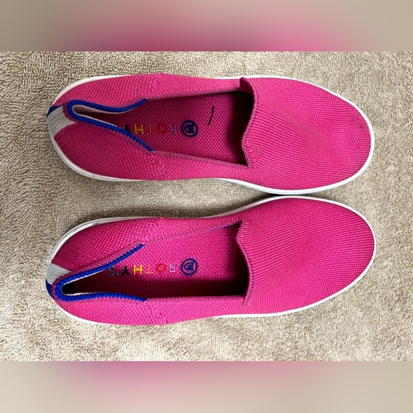 Rothy kids size 3 pink  🫧 gum 💗 Runs small. We recommend going a whole size up - Picture 2 of 9